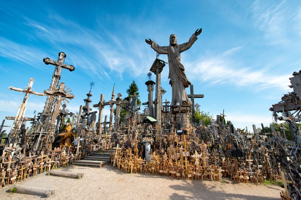 hill-of-crosses-lithuania